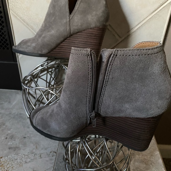 Lucky Brand Women’s Suede Open-toe Ankle Booties - Picture 2 of 5